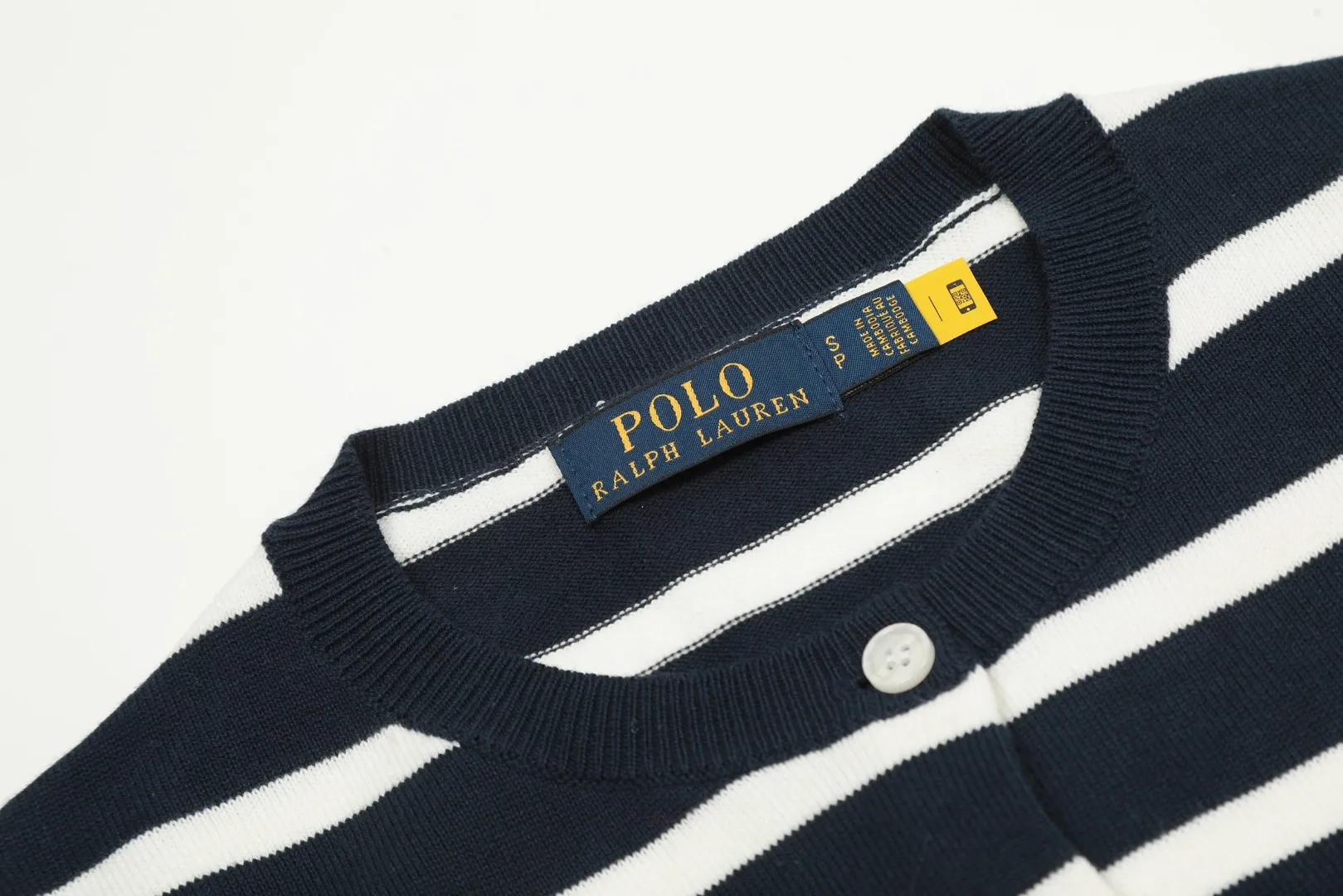 🅿️190 "Top quality" Style number: DS011# [Ralph Lauren jacquard striped round neck basic pony embroidered logo knitted cardigan long sleeves] ✅Ralph Lauren classic basic versatile plain striped jacquard knitted cardigan long-sleeved small jacket ✅Main supplier platform live broadcast Wholesale entities ✅ZP quality 1:1 pattern making Scan the code to enter the GF website Counter quality ✅Detailed quality The only one in Guangzhou Imported quality cotton yarn Mainly high-end, cost-effective, good quality, no need to say more ✅The version restores the original version, loose, comfortable and stress-free, simple is high-end, classic is timeless ✅The upper body is simple and easy to match, a must-have for goddess ootd. Good-looking clothes are never picky. A must-have in the goddess' wardrobe. Size: S-XL Color: navy blue red